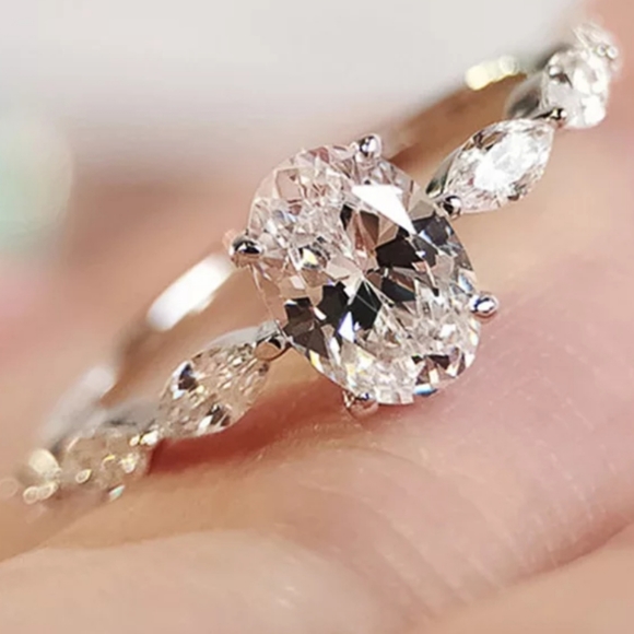 Dainty women's elegant braided ring - Picture 3 of 6